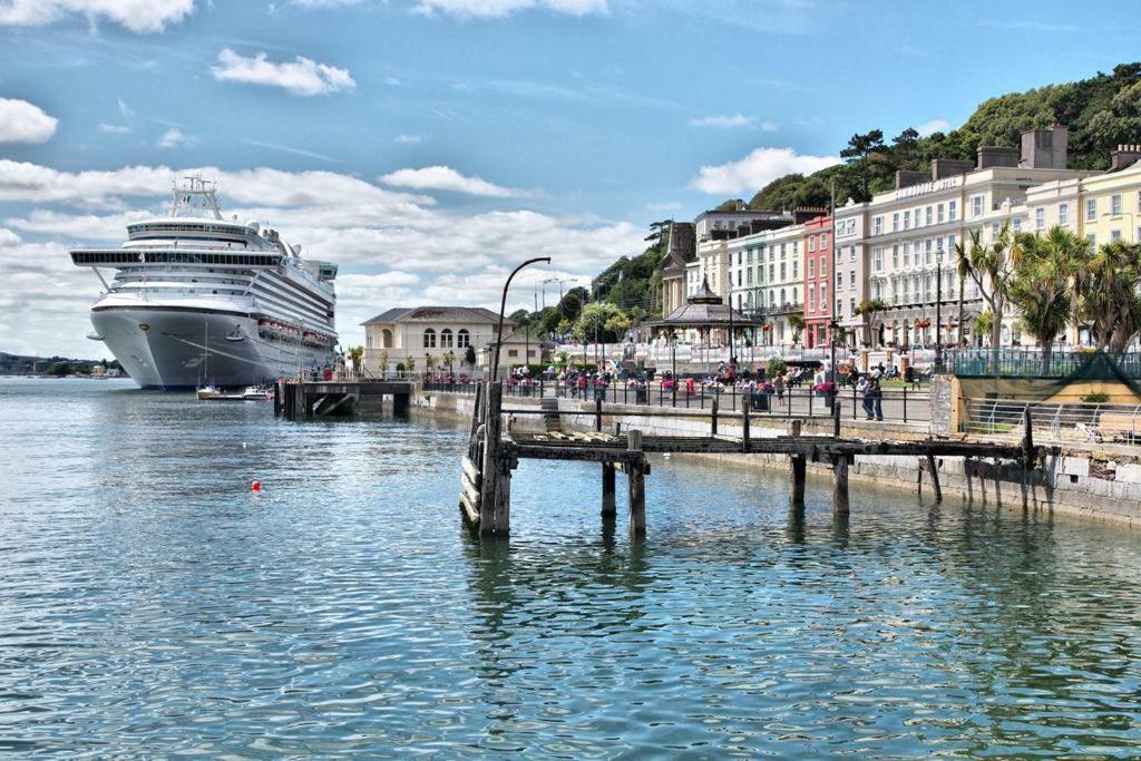 Townhouse In Centre Of Cobh Apartamento Exterior foto