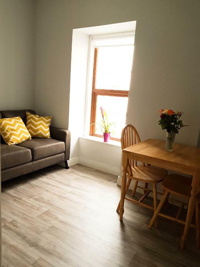 Townhouse In Centre Of Cobh Apartamento Exterior foto
